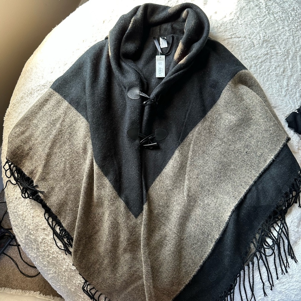 APT 9 women’s shaw/poncho